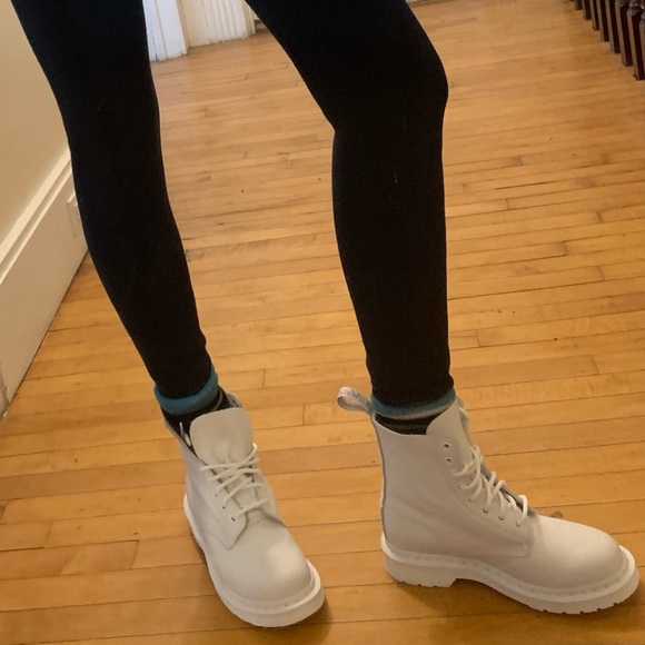 Dr. Martens 1460 PASCAL MONO 8 Eye Leather Boots WHITE Super Cute! - Picture 5 of 7